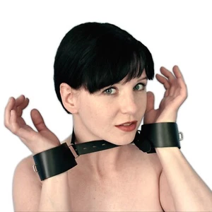 No hay escapatoria con el collarín de mano bondage bloqueable - fetiche erótico - Imagen 1 de 4