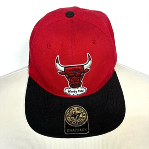 47 Marca Chicago Bulls Windy City Madera Dura Clásicos Snapback Sombrero Negro/Rojo/Blanco - Imagen 1 de 10