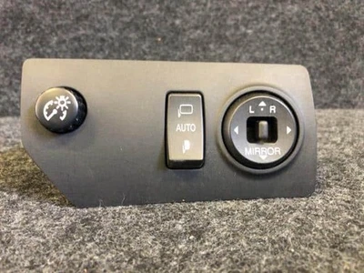 TOYOTA Crown Majesta 2006 Door Mirror Switch 8487230030 [Used] [PA81997711] - Image 1 of 2