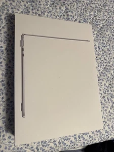 2024 Apple MacBook Air 13-calowy układ M3 16 GB RAM 256GB SSD srebrny MC8H4LL/A NOWY!! - Zdjęcie 1 z 2