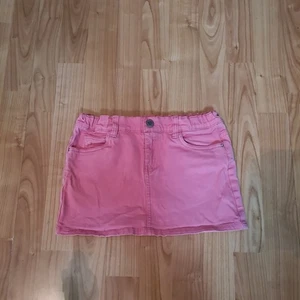 Rock 128 Mädchen Jeansrot Jeans pink Verstellbar Im Bund Wie Neu - Bild 1 von 1
