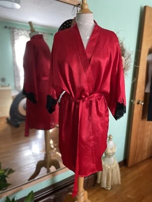 Lencería bata corta vintage Fredricks roja satinada negra encaje talla 3X Foto 1 de 4