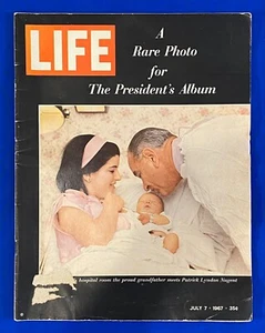 Life Magazine July 7, 1967 - A Rare Photo for The President's Album - Vintage - Picture 1 of 6
