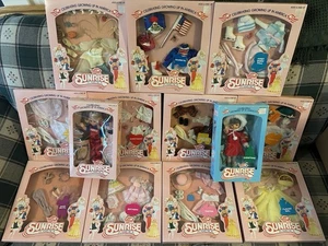Lote De Colección De 11 Amanecer en América 8" Muñeca Ropa Lote Más 2 Muñecas Nuevo Stock - Imagen 1 de 8