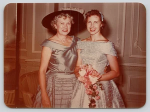 Found Photo Beautiful Young Woman Bride or Bridesmaid Boquete Women Large Hat - Picture 1 of 3