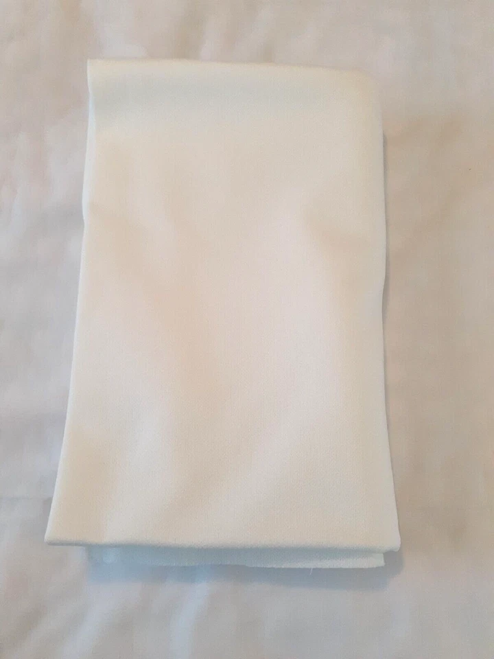 1 + Jardas Tecido de Poliéster Branco Peso Médio Usado Não Usado - Imagem 1 de 1