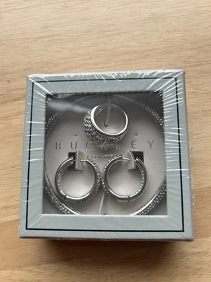 Nuevo en Caja Conjunto de Joyería Circonita Cúbica Regalo Buckley Londres Brazalete Pendientes Anillo Foto 1 de 4