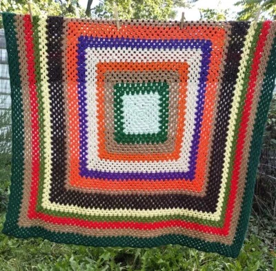 Retro Vintage Crochet Arco Iris Tiro Afgano Concéntrico Cuadrado Patrón 55" Foto 1 de 4