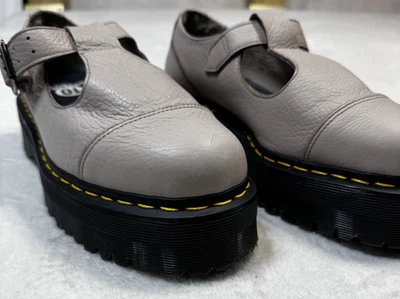 Zapatos Dr Martens Bethan T-Strap Plataforma Mary Jane Cuero Gris Guijarro EE. UU. W 10 Foto 1 de 4