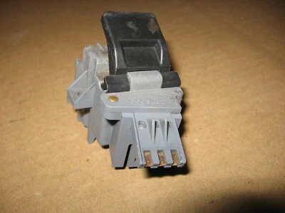 👉86 91 LINCOLN MARK VII TOWN CAR TRUNK POWER PULL DOWN MOTOR REVERSE SWITCH - Image 1 of 4