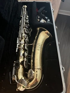 BUESCHER ARISTOCRAT ALTO SAXOPHONE - Picture 1 of 1
