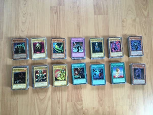 Über 600!! YU–GI–OH Karten Sammlung Hüllen Sticker Stickerheft - Bild 1 von 12