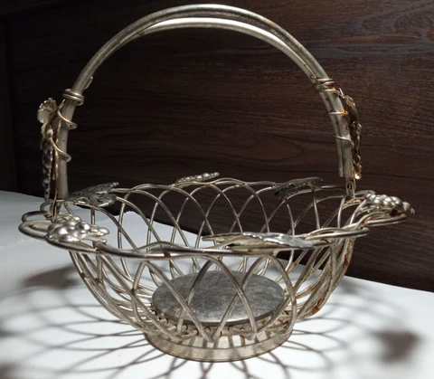 Vintage Godinger Metal Basket Silver Plated Bronze Fruit Basket Grapes Lattice Cover