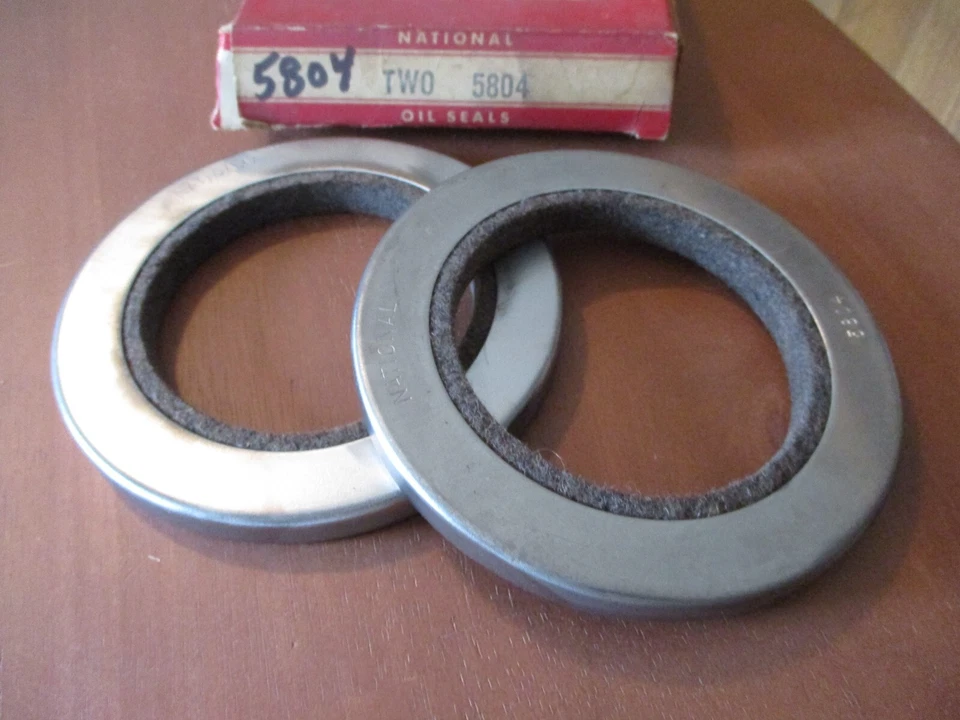 1936 36 + CHEVROLET 1 1/2 ton Utility Models + Rear Wheel Seals + NOS Foto 1 de 1