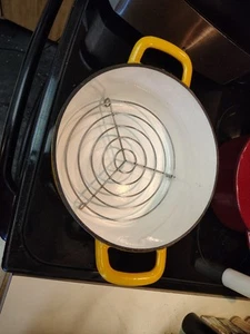 3 qt cast iron dutch oven - Picture 1 of 3