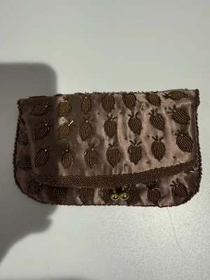 Cartera sin asas vintage de los años 40 o 50 de Hollywood alfombra dorada seda con cuentas glamour Y Foto 1 de 4