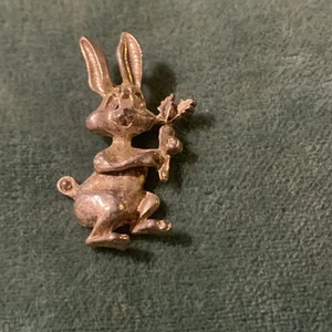 Silver Pendant Bunny Rabbit With Carrot Vintage - Picture 1 of 4
