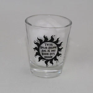 Totale Sonnenfinsternis Schnapsglas Baker City Oregon 21. August 2017 2,375 cm hoch - Bild 1 von 7