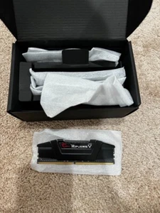 G. SKILL Ripjaws 32G DDR4-3600 F4-3600C18Q2 - Picture 1 of 2