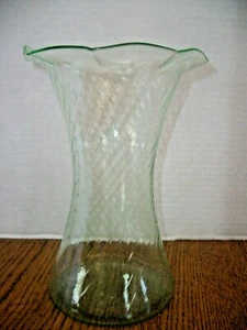 VINTAGE HAND-BLOWN GREEN GLASS RUFFLED VASE w/Hour-Glass Shape ~ 7 3/4" T ~ VGUC - Picture 1 of 12