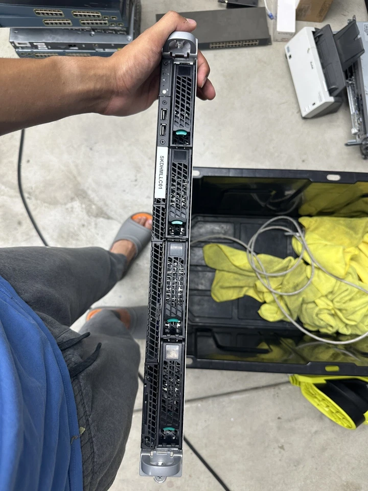 Sistema Intel para servidor Leveno Proactive R1304BTLSHBNR R1000WT Foto 1 de 4