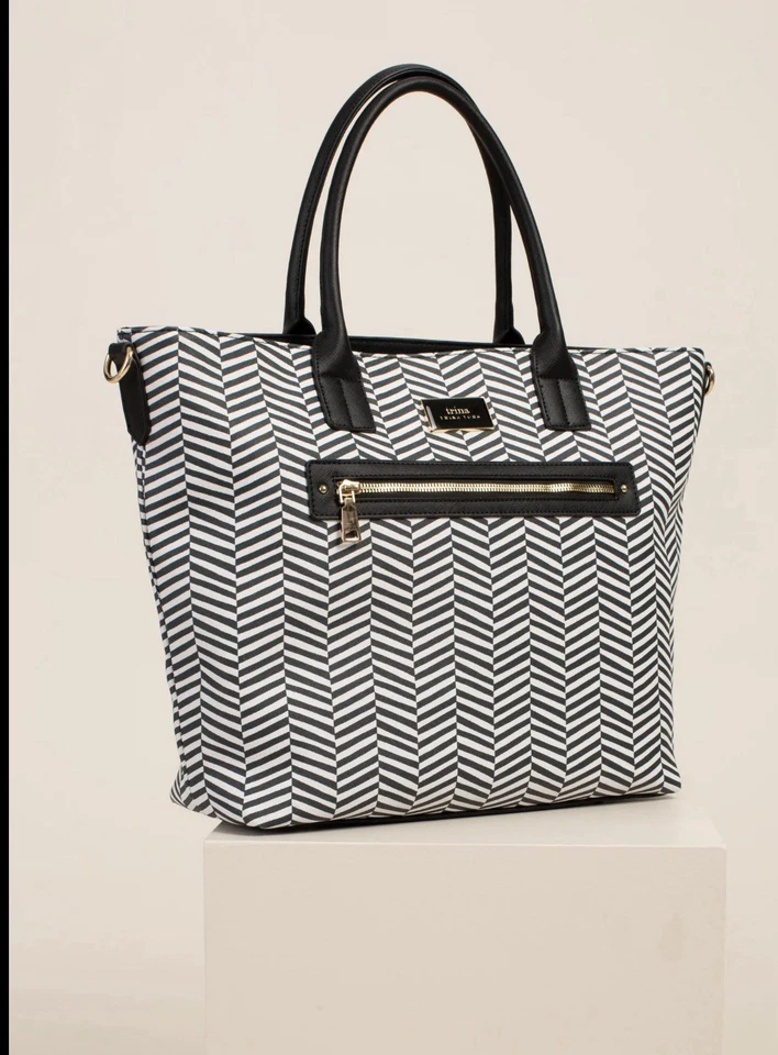 Bolso de Hombro Grande Trina Turk Blanco y Negro Nuevo  Foto 1 de 2