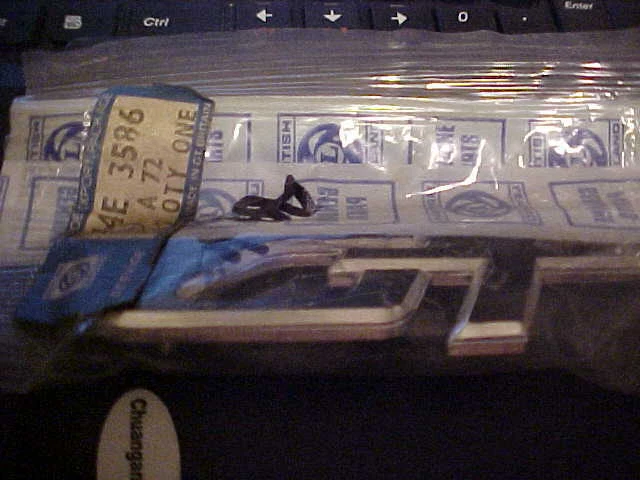  Guardabarros vintage 1973 Austin Marina "GT" emblema OEM RARO NEGRO 73 74 75 (44E3585) Foto 1 de 1