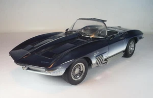 UT Models 1/18 Chevrolet Corvette Mako Shark dunkelblau #3123 - Bild 1 von 2
