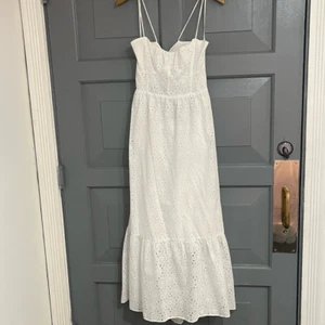 Zara Maxikleid weiß Viskose Ösen Spaghettiträger Bindeband Rüschensaum Gr. M Gr - Bild 1 von 9