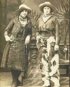 1890 2 Cowgirls T shirt Transfers Iron On 8 x 10 Lite/ Dark Fabric - Picture 1 of 1