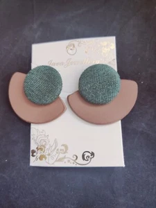 Java Jewellery Green Fabric Leather Disc Stud Earrings 1.5" (13566) - Imagen 1 de 1
