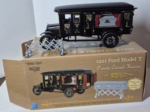 1921 Ford Model T Sunset Coach Diecast 1:18 Ornate Carved Hearse - Black - Picture 1 of 8