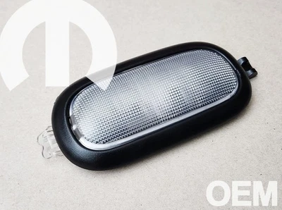 06-16 Chrysler Dodge Jeep Lámpara Domo Cortesía Conjunto de Luz Negro Mopar OE OEM Foto 1 de 4