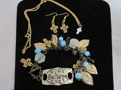 Lote de 3 piezas Cristianismo Cruz Joyería Dije Pulsera Collar Pendientes Conjunto Foto 1 de 4