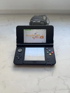 New Nintendo 3DS Konsole in Schwarz / Black gebraucht Top Zustand - Bild 1 von 17