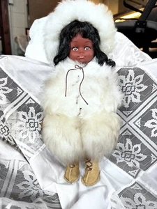 Disfraz MUÑECA Creations du Vagabond Inuit ESQUIMAL Canadá De Colección 10" Cuero Con Etiqueta - Imagen 1 de 13