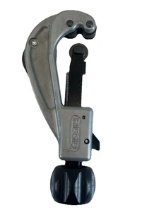 RIDGID Model 151 Quick-Acting Tubing Cutter 1/4 to 1-5/8" Cutting Capacity - Picture 1 of 7