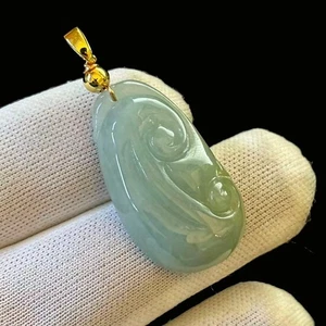 Hochwertiger natürlicher grüner Jade Jadeit Anhänger geschnitztes Wunschsymbol, mit Halskette - Bild 1 von 6