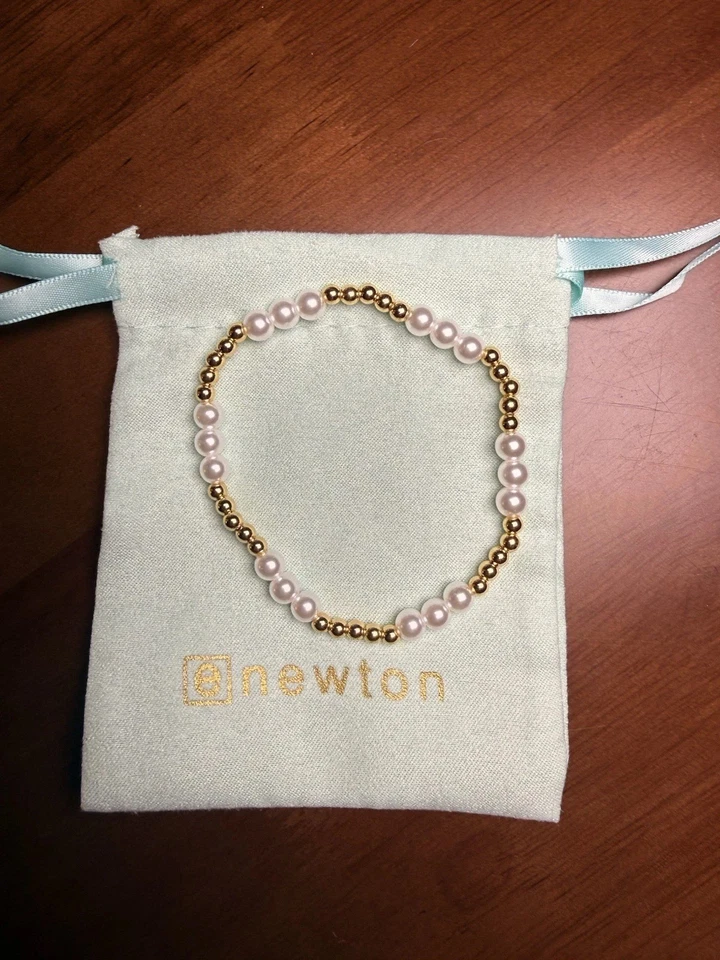 Pulsera Enewton oro y perlas con bolsa para el polvo Foto 1 de 3