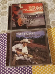 BRAD PAISLEY - LOT OF 2 CDs - MUD ON THE TIRES & TIME WELL WASTED - Foto 1 di 2