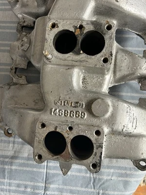 Впускной коллектор карборатора 1958 Cadillac Eldorodo Tripple - Изображение 1 из 4