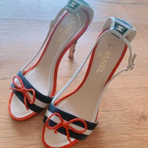 Sandali Slingback logo Chanel CC blu fiocco bianco EUR 37,5 usati dal Giappone - Foto 1 di 6