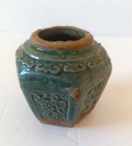 Antique Chinese Green Hunan Vase,  Ginger Jar/Measures 4" Tall, base diameter 3" - Picture 1 of 11
