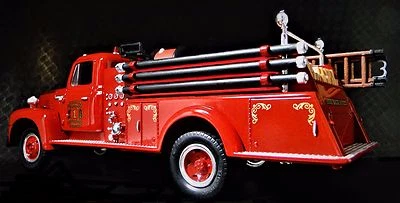 Camión de Bomberos Bomba Pickup Vintage Clásico Antiguo Metal Rojo Modelo Coche Foto 1 de 4