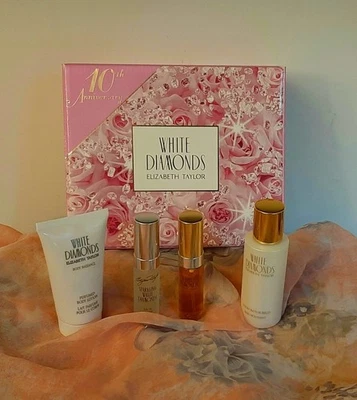 Juego de 4 perfumes diamantes blancos de Elizabeth Taylor ideal para viajar Foto 1 de 2