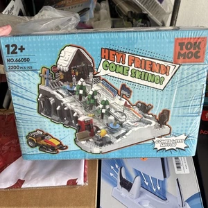 2200PCS Ski Resort Model Bricks Building Blocks MOC 66050 - Brand New Sealed - Picture 1 of 3