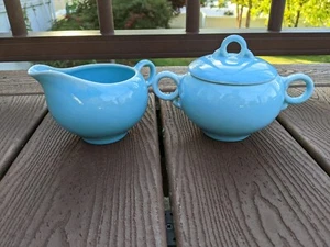 Universal Potteries Ballerina Periwinkle Blau 50er Jahre Milchkännchen & Zucker Set - Bild 1 von 12