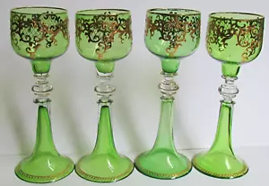 BOHEMIAN MOSER ? QUATTRO BICCHIERI DA VINO IN VETRO VERDE E DORATI SOVRAPPOSTI (10966) - Foto 1 di 7