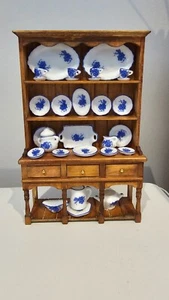 1:12th Scale Dolls House furniture, Miniatures, Cabinet, Dishes, Plates - Picture 1 of 3