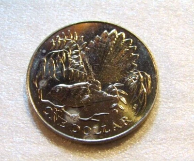 Moneda de 1 dólar de Nueva Zelanda 1980 sin circular Fantail Bird Foto 1 de 4
